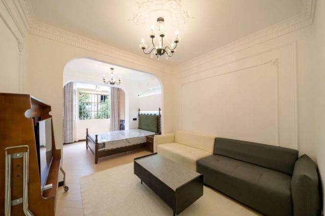 1BR Apartment in Jing'an (L1/L12/L13)