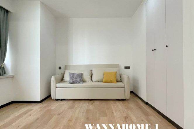High-Ceiling 2BR Apartment in Jing'an
