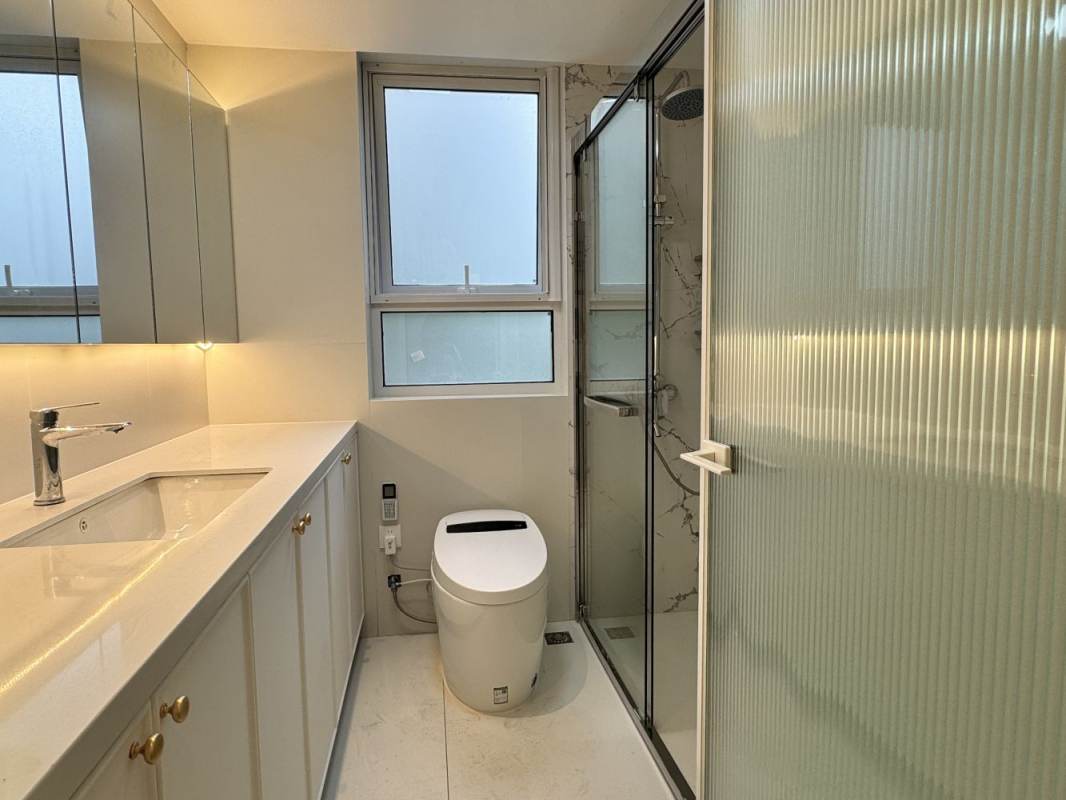 Housing image — Bathroom