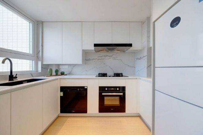 High-Floor 3BR Apartment in Gubei (L2/L15)