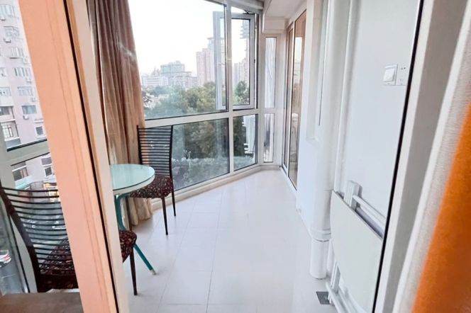 Spacious 1BR Apartment in Old Xuhui (L1/L10)