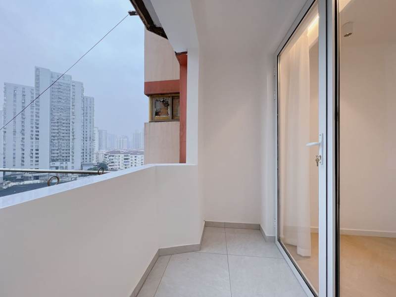Housing image — Balcony