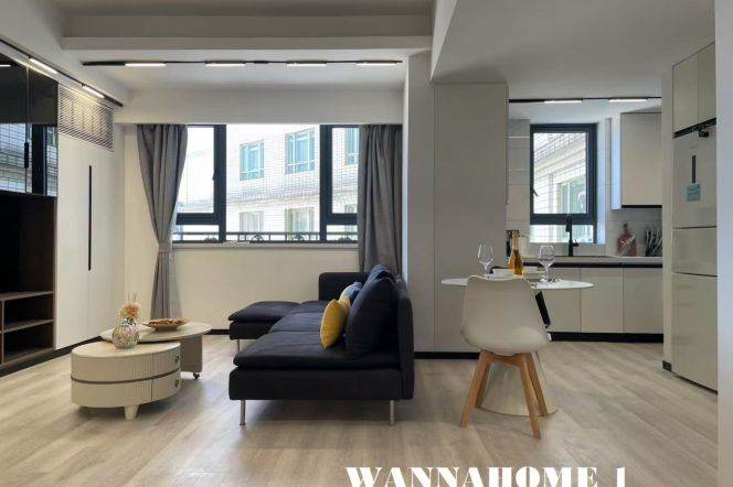 High-Floor Spacious 1BR Apartment in Jing'an
