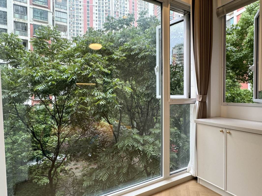 Housing image — Balcony