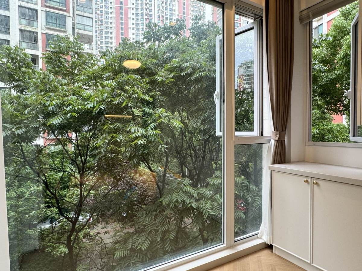 Housing image — Balcony