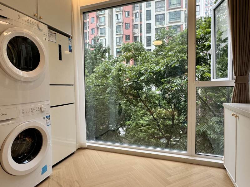 Housing image — Balcony