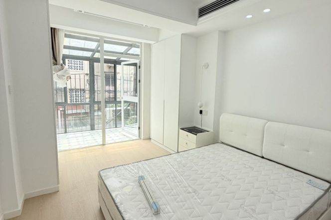 2BR Apartment near Zhongshan Park with Terrace (L2/L3/L4)