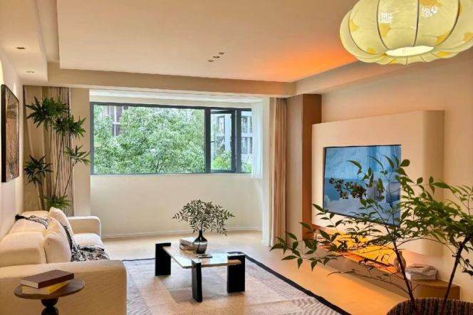 Spacious 2BR Apartment near Jiaotong University Metro (L10/L11)