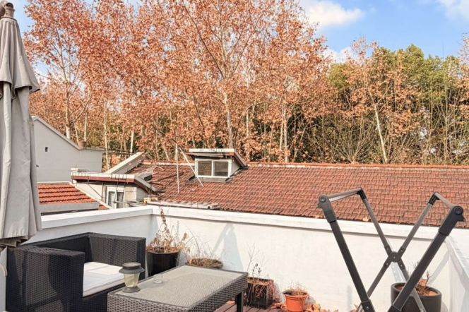 Historic High-Ceiling 3BR Lane House near Shanghai Culture Square with Terrace