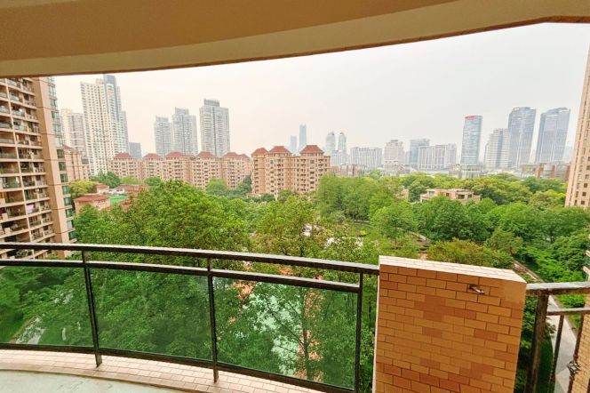 3BR Apartment near Shangcheng Rd Metro