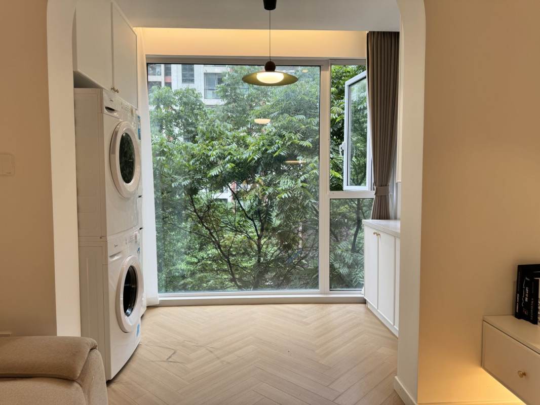 Housing image — Balcony
