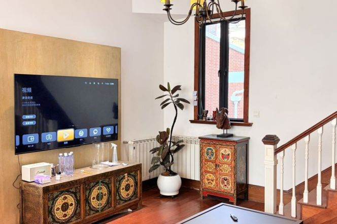 Historic High-Ceiling 3BR Lane House near Shanghai Culture Square with Terrace