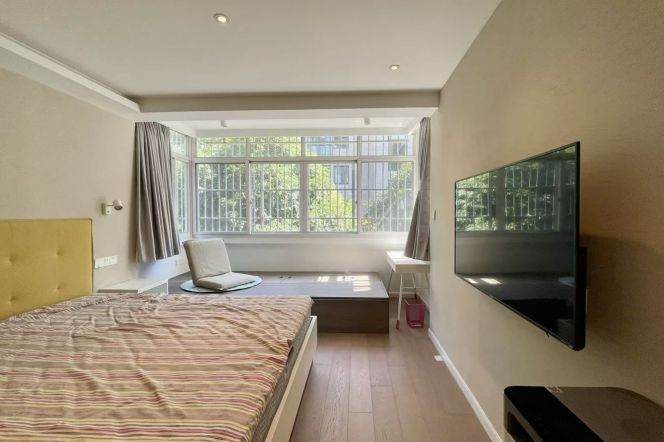 Spacious 1BR Apartment in Old Xuhui (L1/L7/L9)