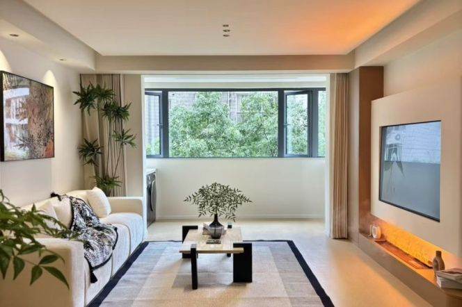 Spacious 2BR Apartment near Jiaotong University Metro (L10/L11)