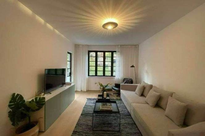 2BR Apartment in Old Xuhui (L10)