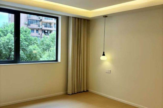 Spacious 2BR Apartment near Jiaotong University Metro (L10/L11)