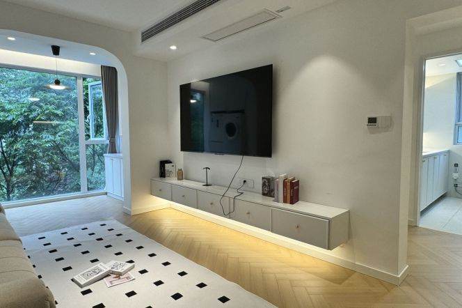 Spacious 1BR Apartment near Longde Rd Metro with Floor-to-Ceiling Windows (L11/L13)