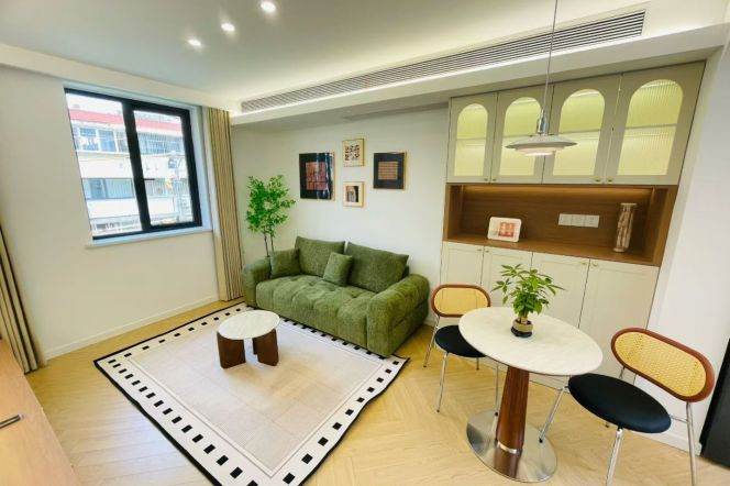 1BR Lane House near Moho Mall