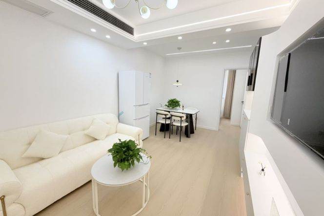 2BR Apartment near Zhongshan Park with Terrace (L2/L3/L4)