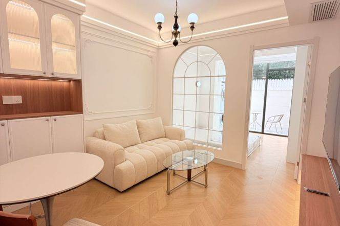 1BR Apartment near Zhongshan Park with Terrace (L2/L3/L4)
