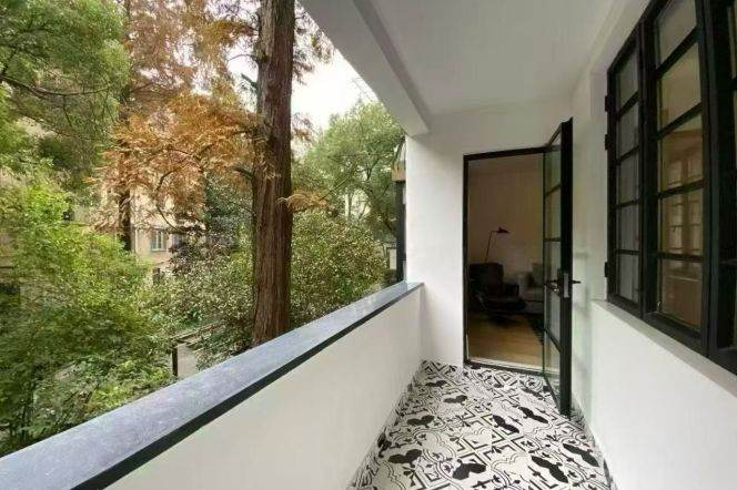 2BR Apartment in Old Xuhui (L10)