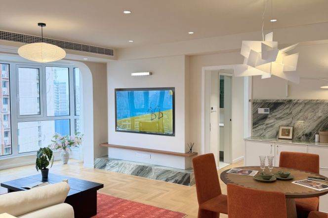 High-Floor 3BR Apartment in Xintiandi with Outstanding View (L8/L9)