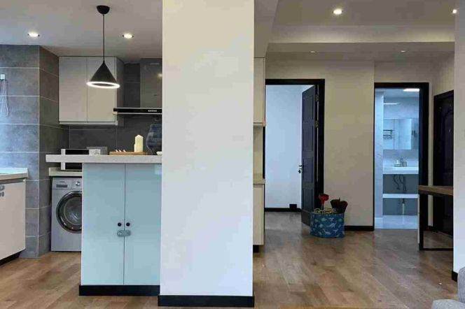 Spacious 1BR Apartment in Jing'an