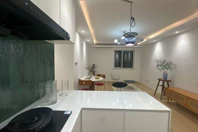 High-Ceiling 2BR Apartment at Shanghai Grand Plaza (Compound) with Green View