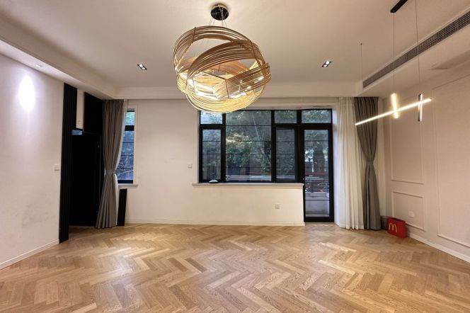 Spacious 2BR Apartment in Old Xuhui