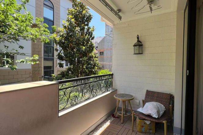 2BR Heritage Apartment near Jiangsu Rd Metro with Green View (L2/L11)