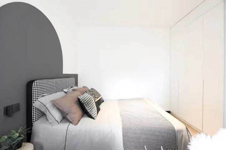 Housing image — Bedroom