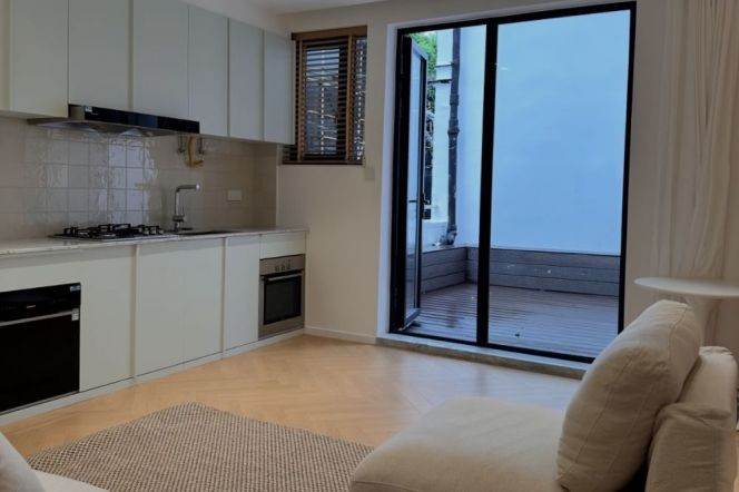 1BR Heritage Apartment near Nanjing Xi Lu with Terrace (L2/L12/L13)