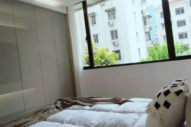 1BR Apartment in Jing'an (L7)
