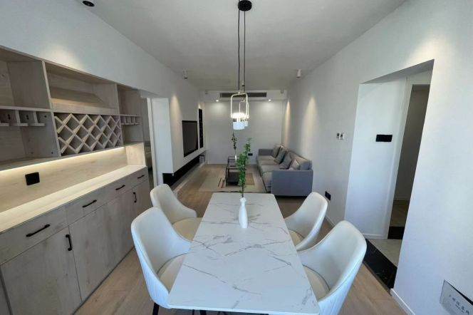 High-Floor 2BR Apartment in Jing'an (L7)