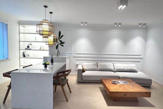High-Floor 2BR Apartment near Zhongshan Park (L11/L13)