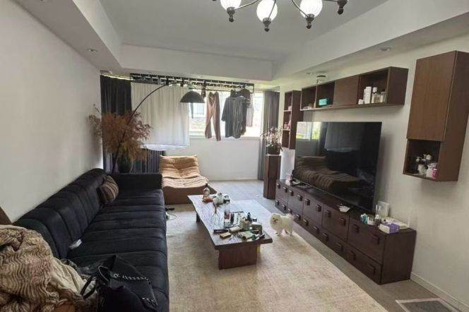Spacious 2BR Apartment in Jing'an (L7)