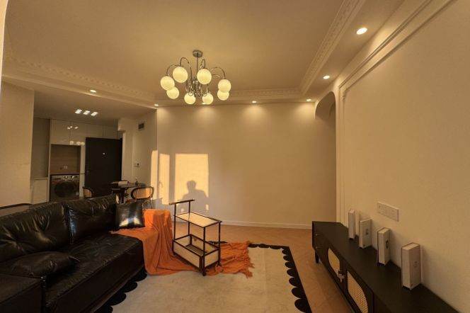 High-Floor Spacious 1BR Apartment in Xujiahui (L1/L4)