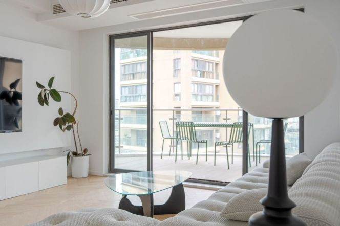 High-Floor Spacious 3BR Apartment near Zhenping Rd Metro with Floor-to-Ceiling Windows (L3/L4/L7)