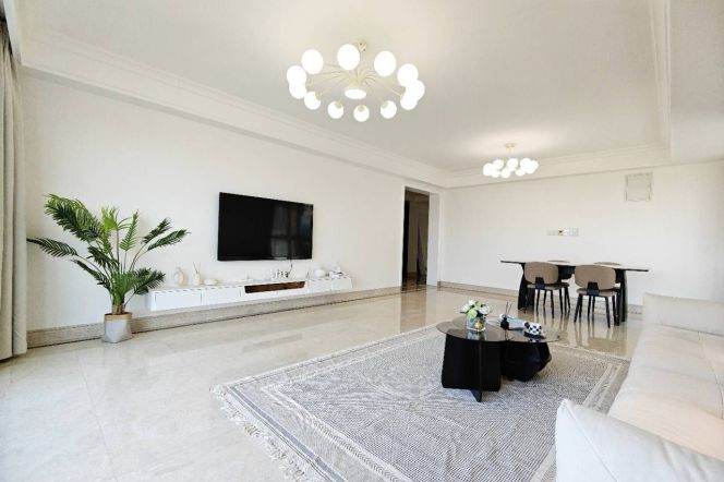 4BR Apartment near Zhongshan Park (L2/L3/L4)
