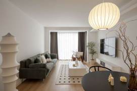 Spacious 2BR Apartment near Nanjing Dong Lu with Floor-to-Ceiling Windows (L1/L2/L8)