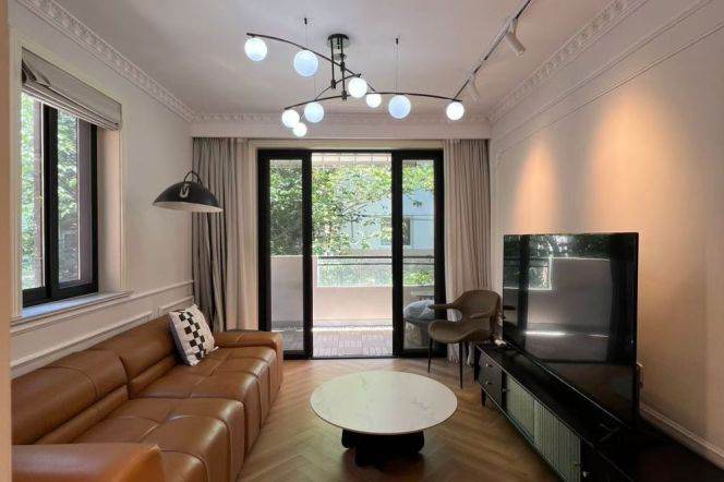 2BR Heritage Apartment near Jiangsu Rd Metro with Green View (L2/L11)