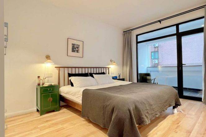 High-Floor 3BR Apartment near Nanjing Xi Lu (L2/L12/L13)