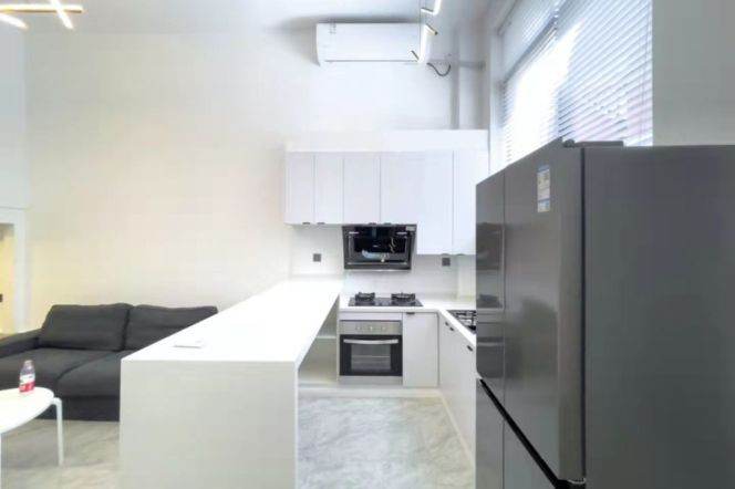 High-Ceiling 2BR Apartment near Shanghai Jiao Tong University (L1/L9/L10/L11)