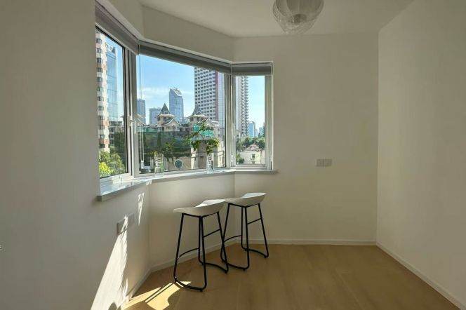 High-Ceiling 2BR Apartment at Shanghai Grand Plaza (Compound) with Green View