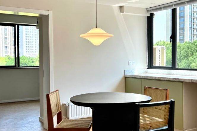 High-Ceiling 3BR Apartment near Jiaotong University Metro