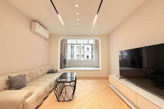 1BR Apartment in Hongqiao CBD (L2)