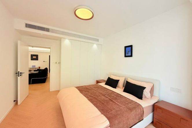 Spacious 2BR Apartment in Jing'an