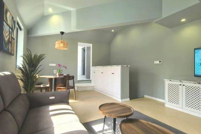 2BR Apartment near Jaguar Shanghai Symphony Hall