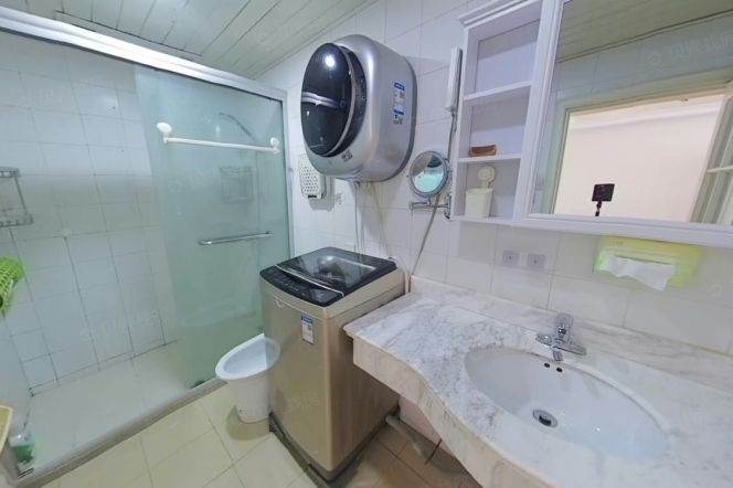High-Floor Spacious High-Ceiling 2BR Apartment near Jiangsu Rd Metro with Outstanding View