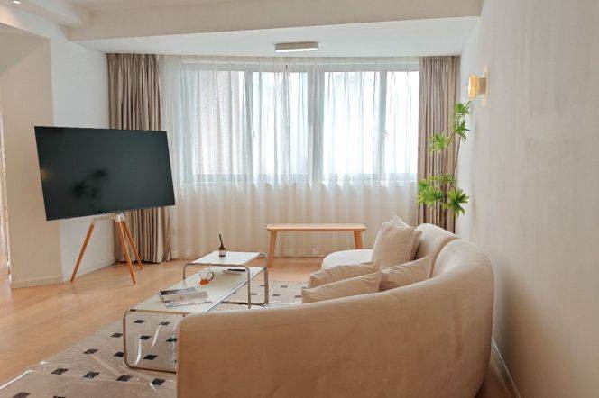 4BR Apartment near People's Square (L1/L13)